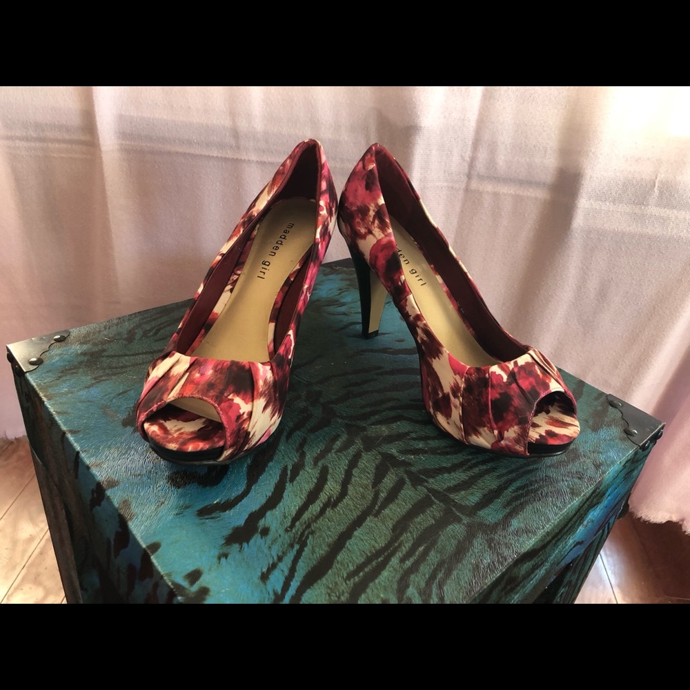 Madden Girl Multi Color Pumps